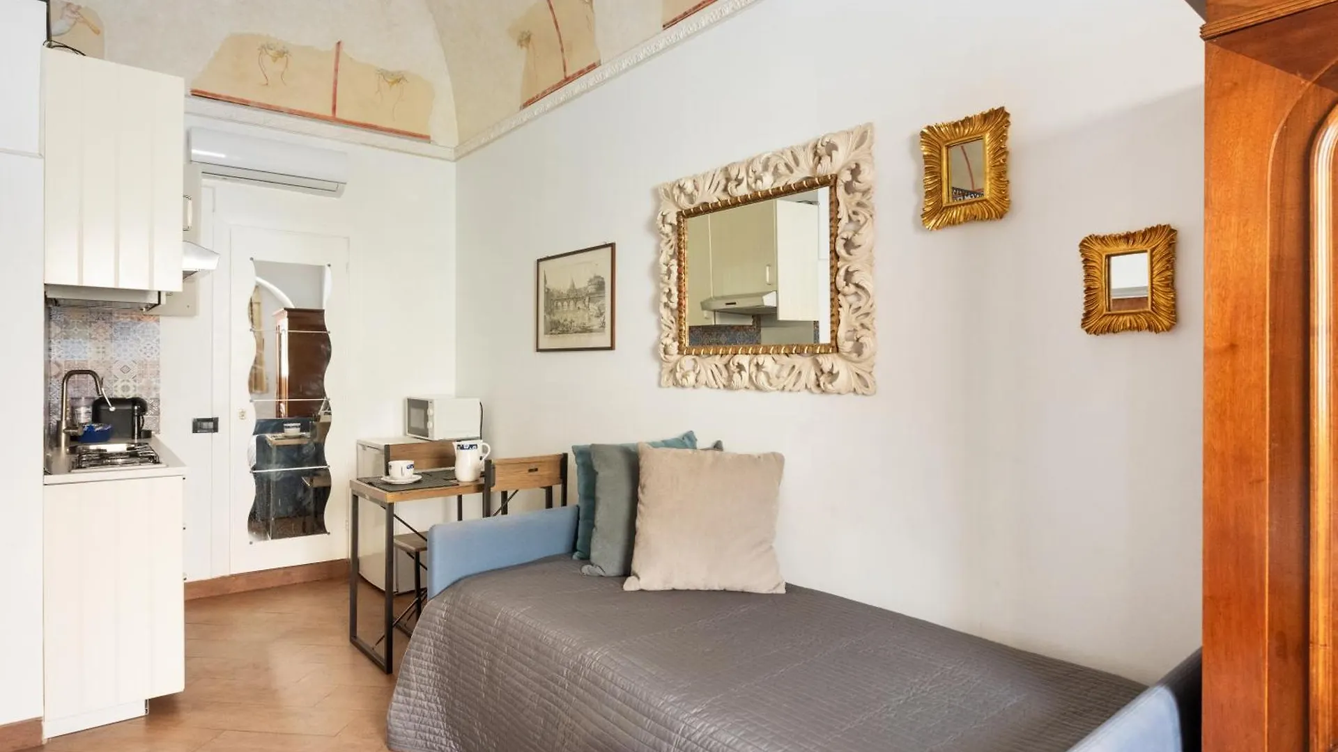Colosseo 62 Apartment Roma 0*,  Itália